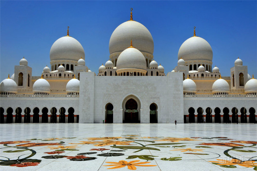 【迪拜-阿布扎比休闲一日游】阿布扎比大清真寺+酋长皇宫+法拉利主题公园