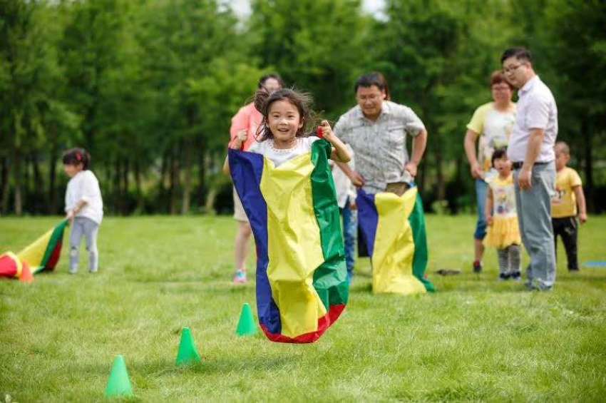 亲子周末上海海湾森林公园亲子一日游草坪运动会小农夫种地石磨豆浆